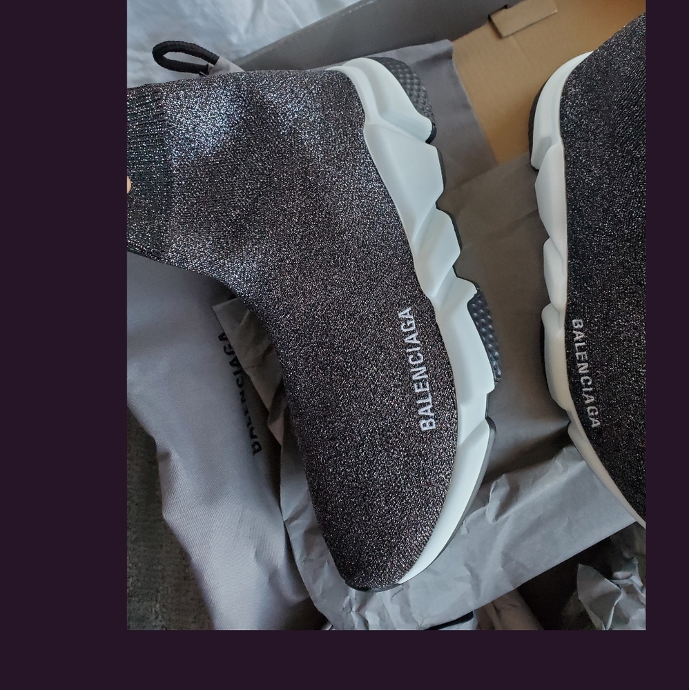 balenciaga  speed  trainer.  Metalic  black